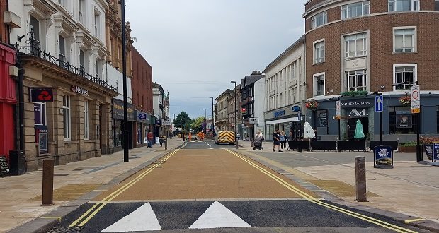 Drivers in Burton reminded of bus gate order on town's High Street