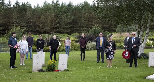 Young People tend to German war graves to mark 58-year friendship