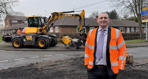 Image for Pothole repairs begin on key Tamworth route